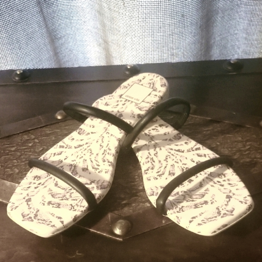 DV by Dolce Vita Black and Cream Square-Toed Sandals